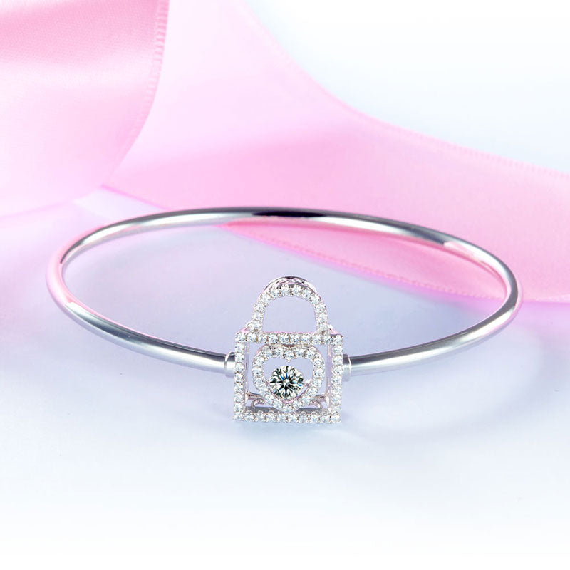 Pulsera con candado de corazón y piedra danzante