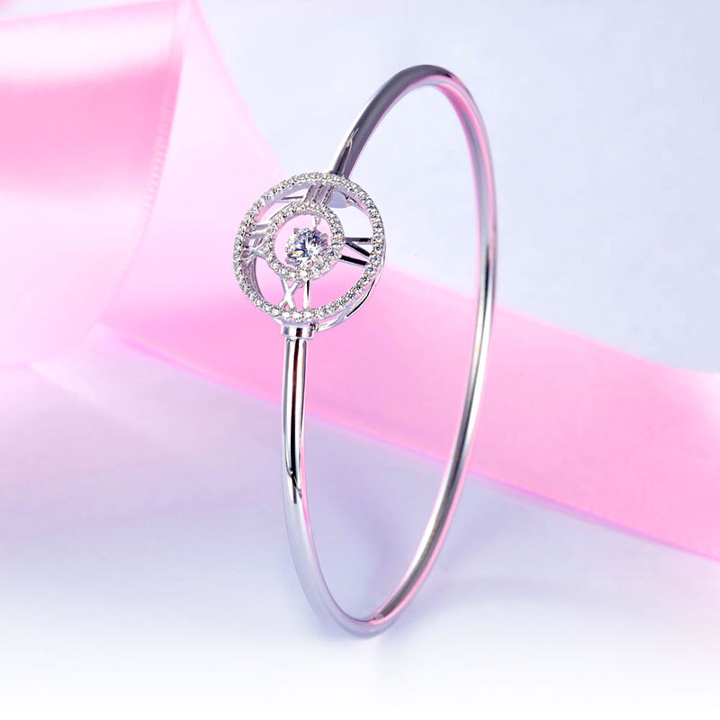 Pulsera brazalete con piedra danzante y reloj con números romanos