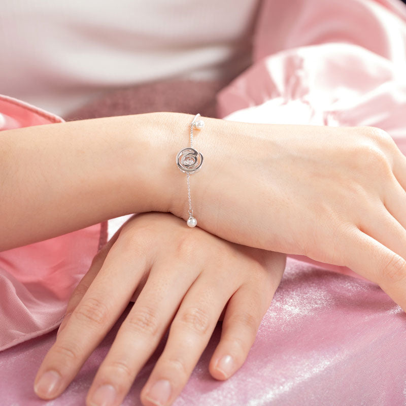 0.1 CT. Moissanite Diamond Dancing Stone with Freshwater Pearls @ Bracelet