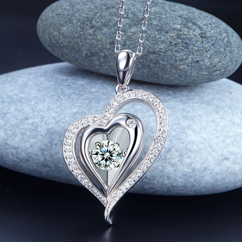 Collar con colgante de piedra danzante con halo de corazón