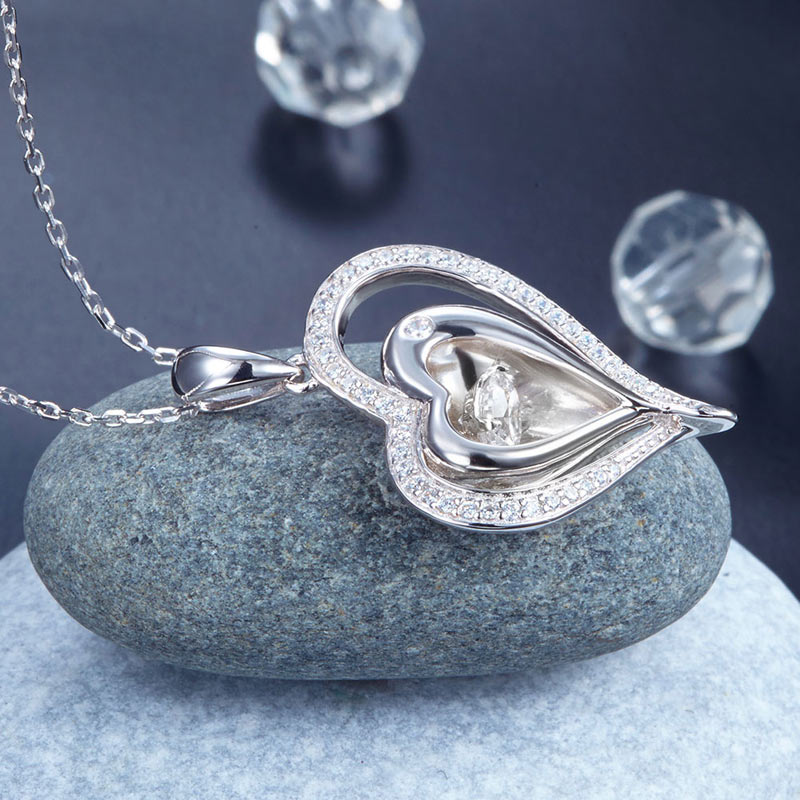 Collar con colgante de piedra danzante con halo de corazón