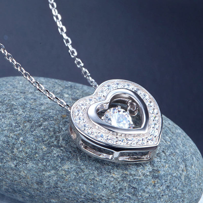 Collar con colgante de piedra danzante en forma de corazón