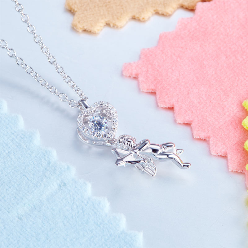 Collar con colgante de piedra danzante con forma de corazón de Cupido para niñas