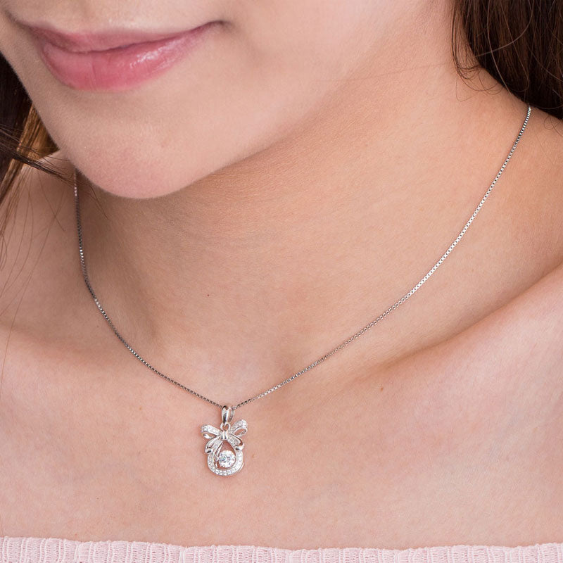 Collar con colgante de piedra danzante con lazo de cinta