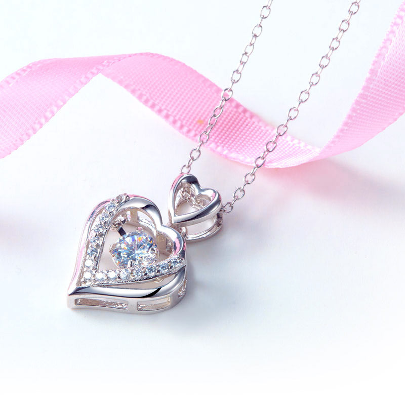 Collar con colgante de piedra danzante de corazones