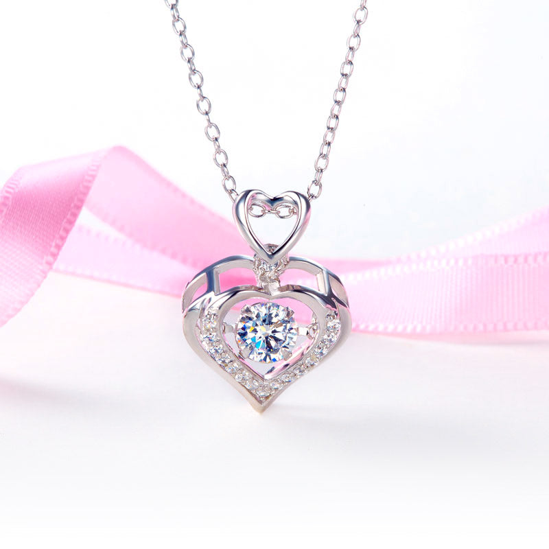 Collar con colgante de piedra danzante de corazones