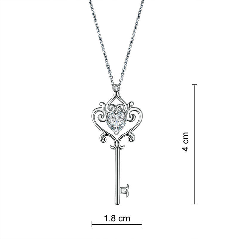 Collar con colgante de llave vintage de 1,5 quilates con diamantes simulados en talla corazón en plata de ley.