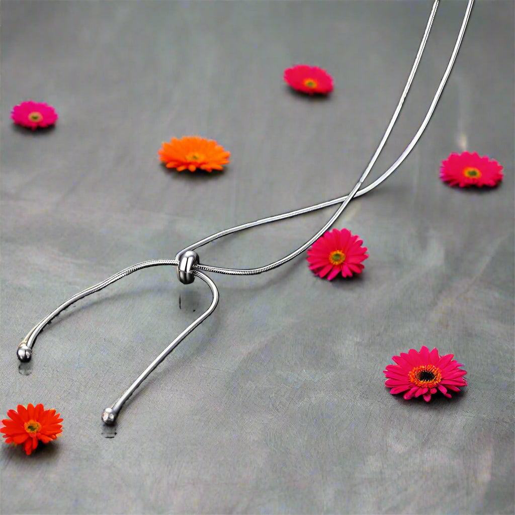 Collar de lazo de bola ajustable en plata de ley