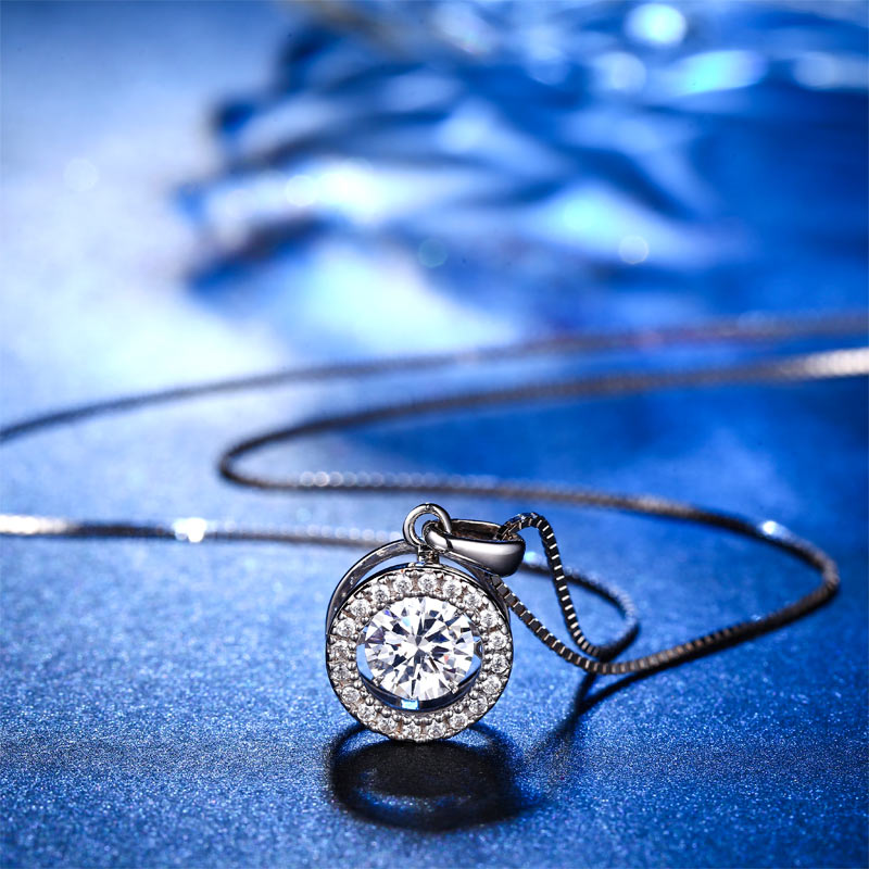 Collar con colgante de piedra danzante con halo redondo