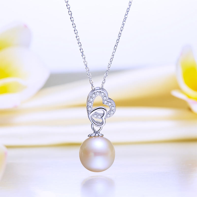 Collar con colgante de doble corazón de perla de agua dulce en plata de ley