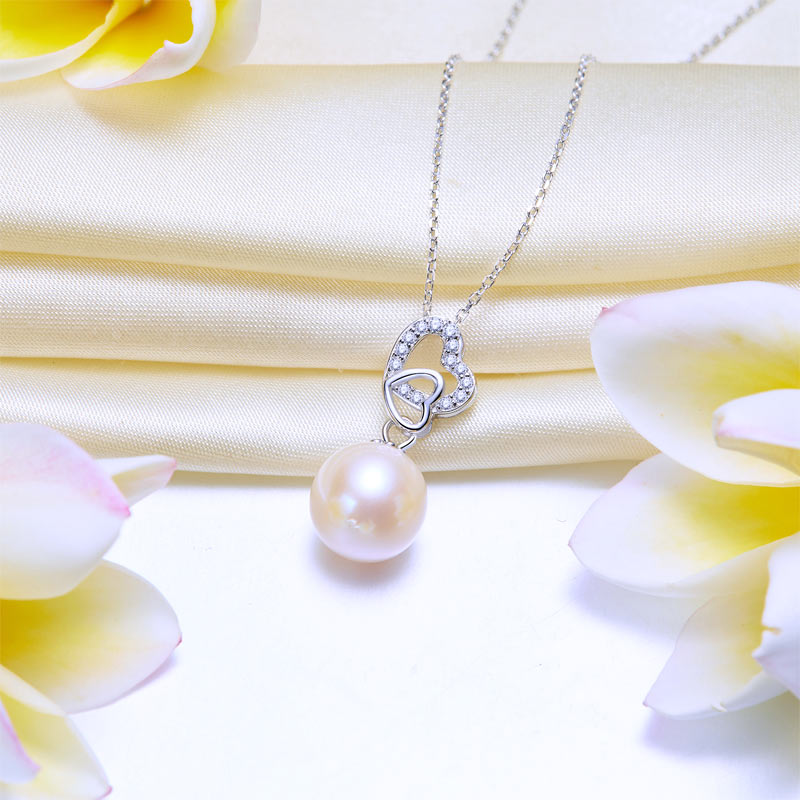 Collar con colgante de doble corazón de perla de agua dulce en plata de ley