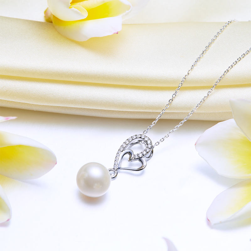 Collier avec pendentif en forme de cœur et perles d'eau douce en argent sterling