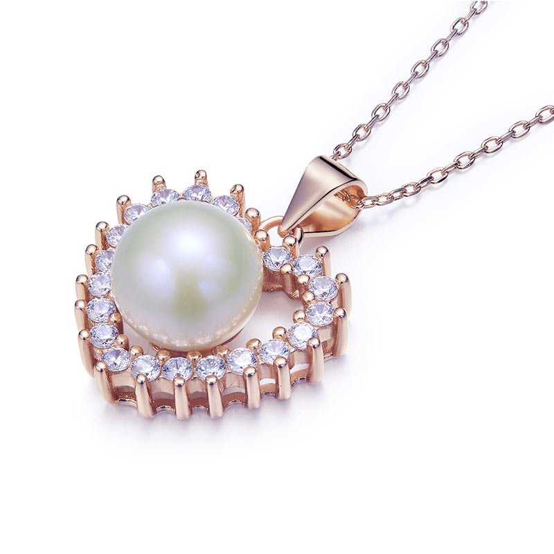 Collar con colgante de corazón y halo de perlas de agua dulce en plata de ley chapada en oro rosa