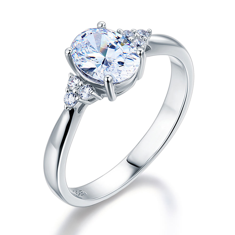 Bague en argent sterling avec trois diamants synthétiques taille ovale de 1,5 carat