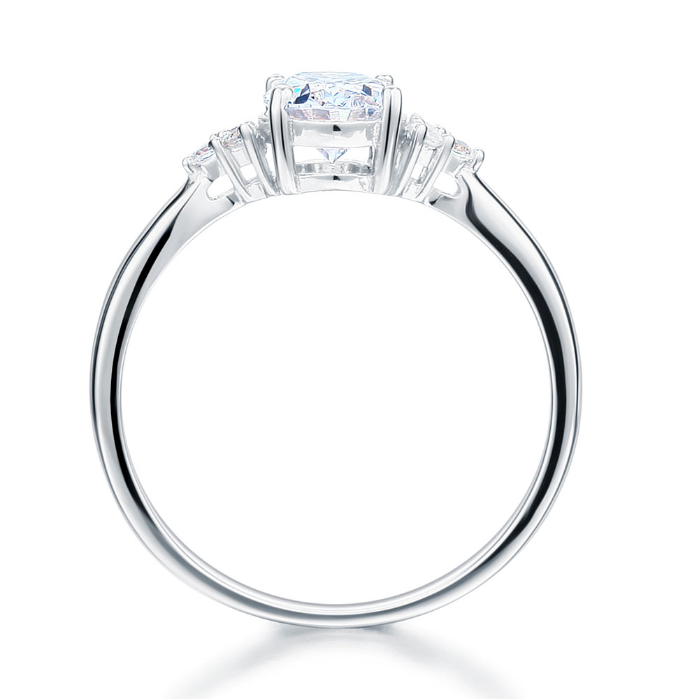 Bague en argent sterling avec trois diamants synthétiques taille ovale de 1,5 carat