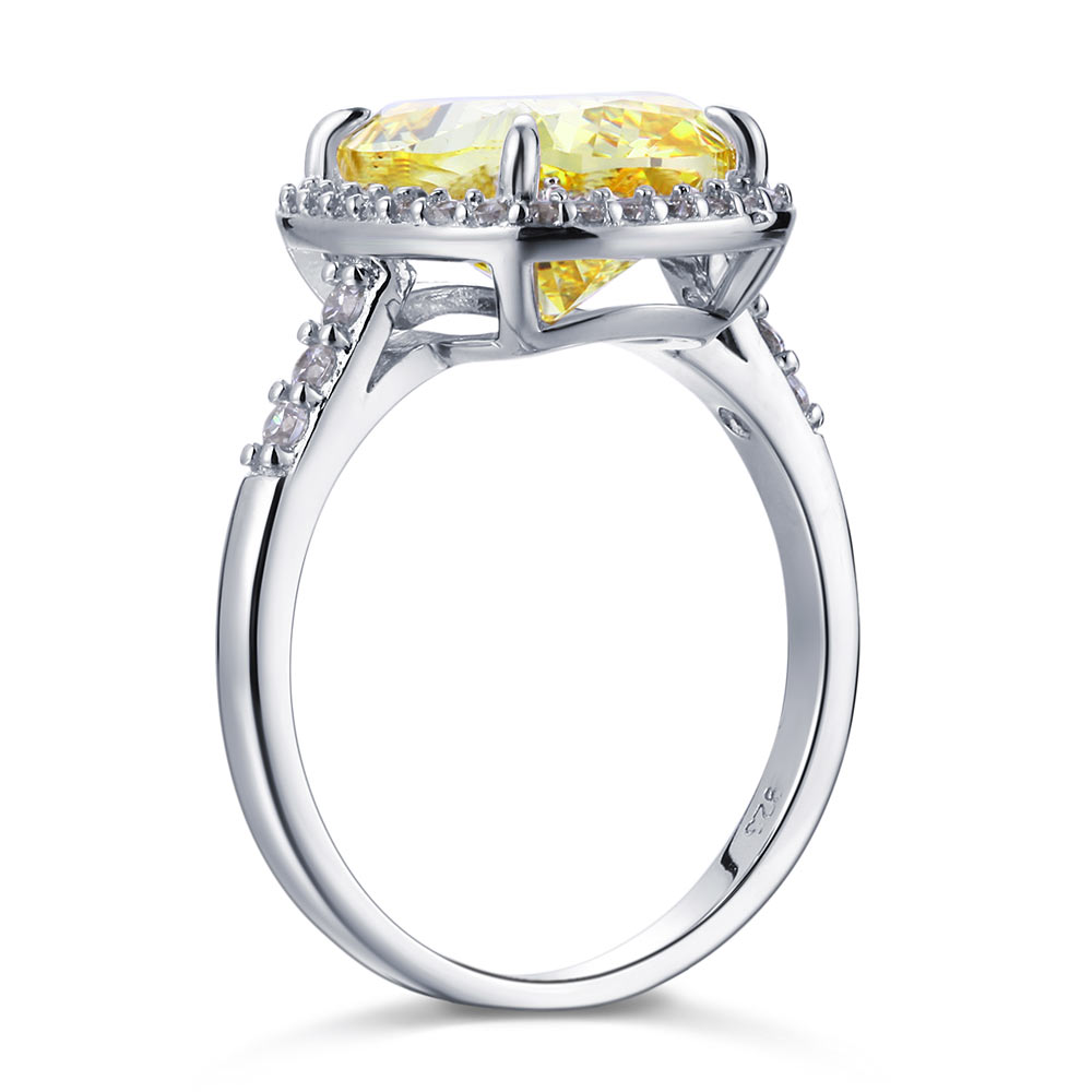 Anillo de plata de ley con halo de diamantes simulados amarillos de talla cojín de 6 quilates