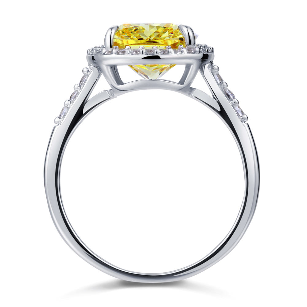 Anillo de plata de ley con halo de diamantes simulados amarillos de talla cojín de 6 quilates