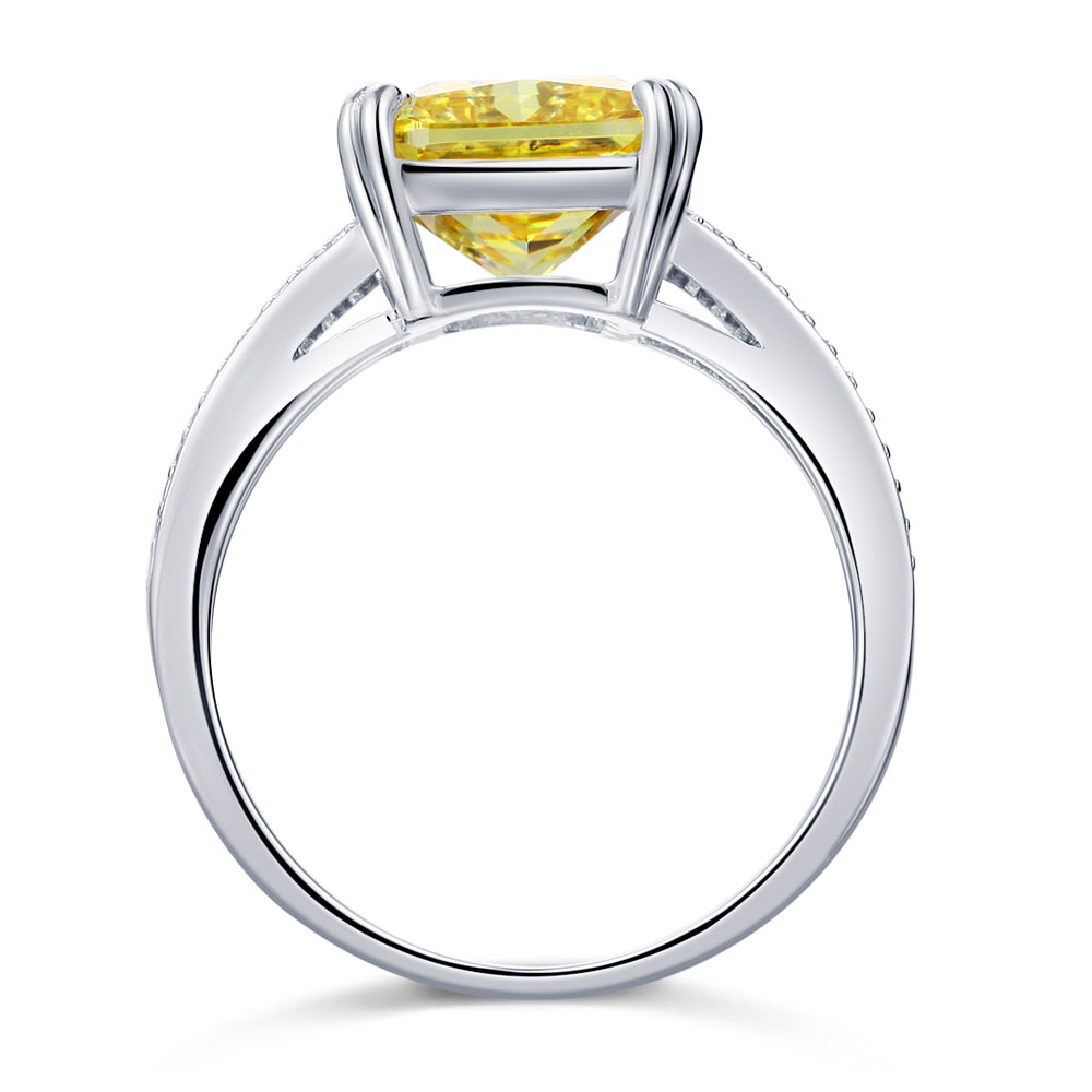 Anillo de 6 quilates con diamante amarillo simulado de corte radiante y cuerpo dividido en plata de ley