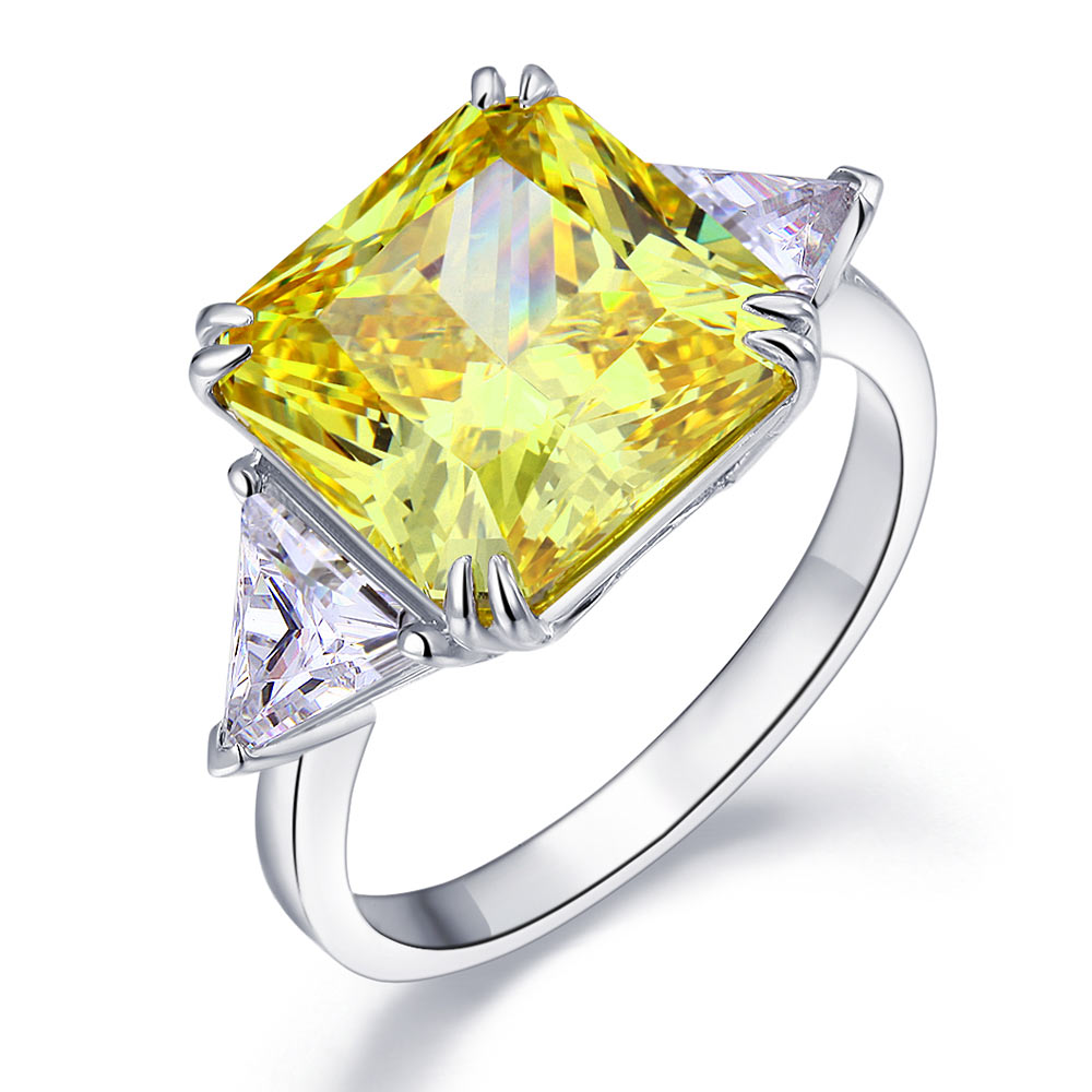 Anillo de tres piedras de diamante simulado amarillo de talla princesa de 8 quilates en plata de ley