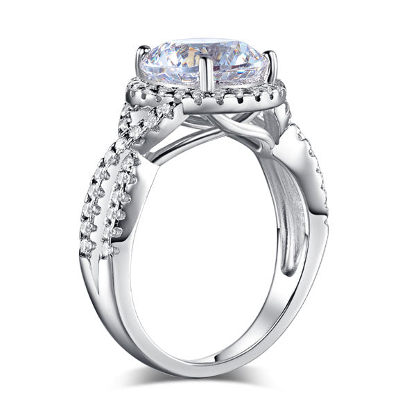 Anillo de 3 quilates con diamante simulado de talla brillante redonda y cuerpo retorcido en plata de ley.