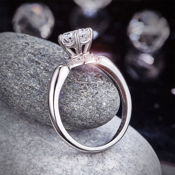 1.25 CT. Round Brilliant Cut Simulated Diamond Halo Ring in Sterling Silver