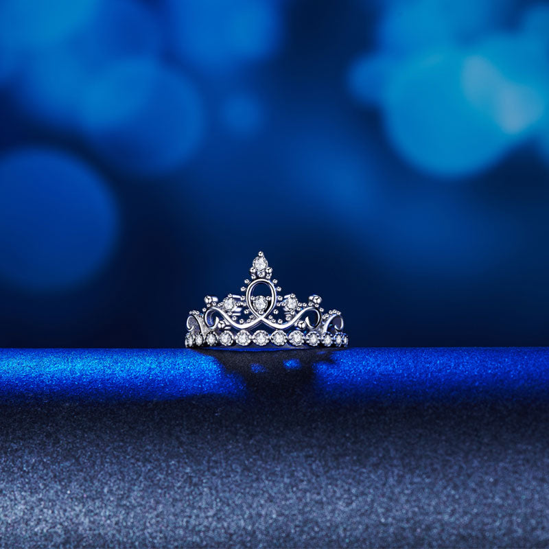 Anillo de corona de circonita cúbica en plata de ley