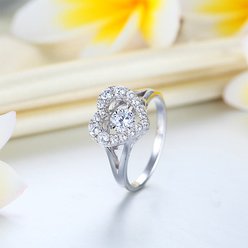 Anillo de piedra danzante con halo de corazón