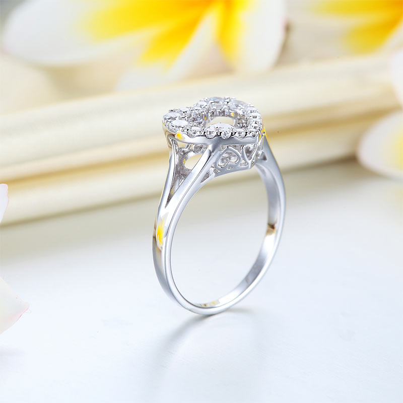 Anillo de piedra danzante con halo de corazón