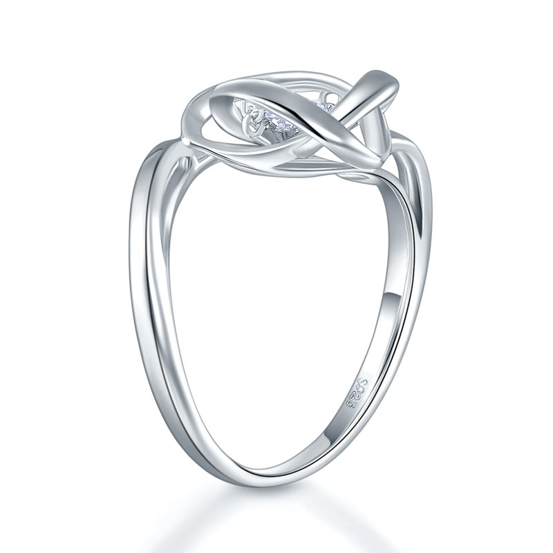 Anillo de piedra danzante con nudo de amor