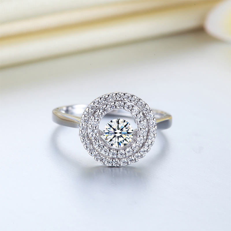 Anillo de piedra danzante con doble halo