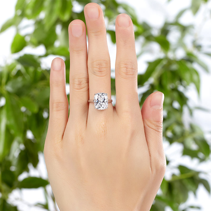 Bague solitaire en argent sterling avec diamant synthétique taille coussin de 6 carats