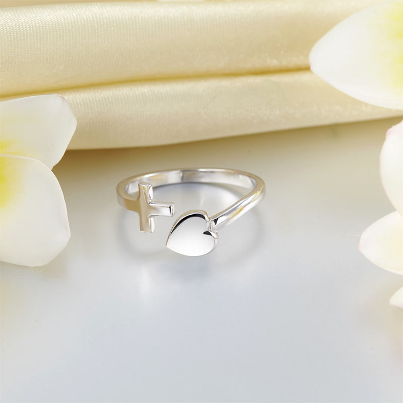 Anillo de corazón y cruz en plata de ley
