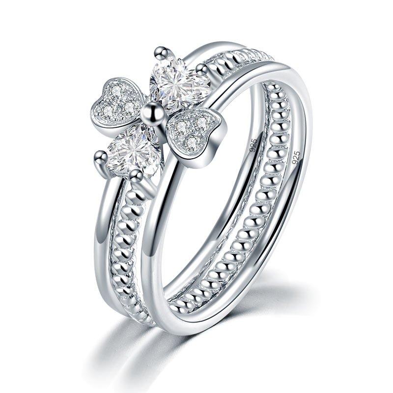 Anillo de tres piezas con diamantes simulados de talla corazón en plata de ley