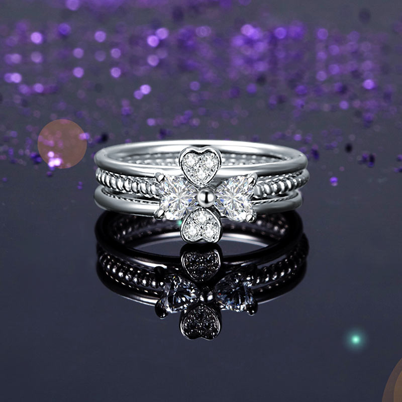 Anillo de tres piezas con diamantes simulados de talla corazón en plata de ley