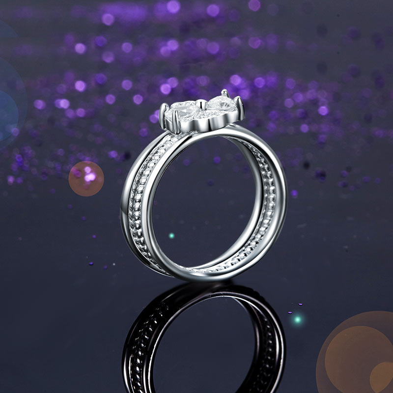 Anillo de tres piezas con diamantes simulados de talla corazón en plata de ley
