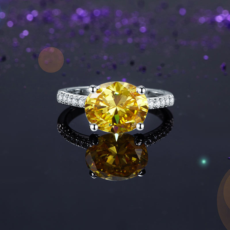 Anillo de plata de ley con diamante amarillo simulado de talla ovalada de 4 quilates