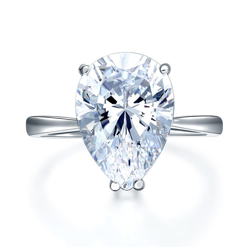 Anillo solitario de diamante simulado de talla pera de 4,5 quilates en plata de ley.