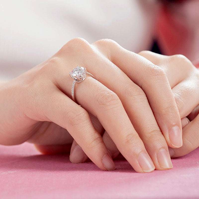 Bague de fiançailles en argent sterling avec diamants et moissanite ronde de 2 carats