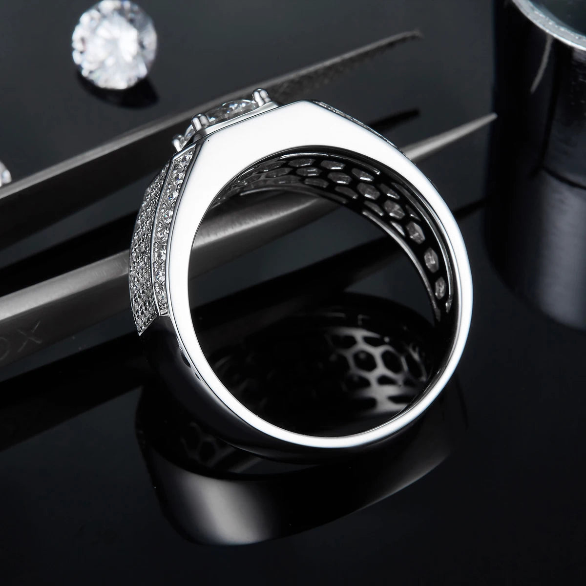 Anillo de plata esterlina con pavé de moissanita para hombre