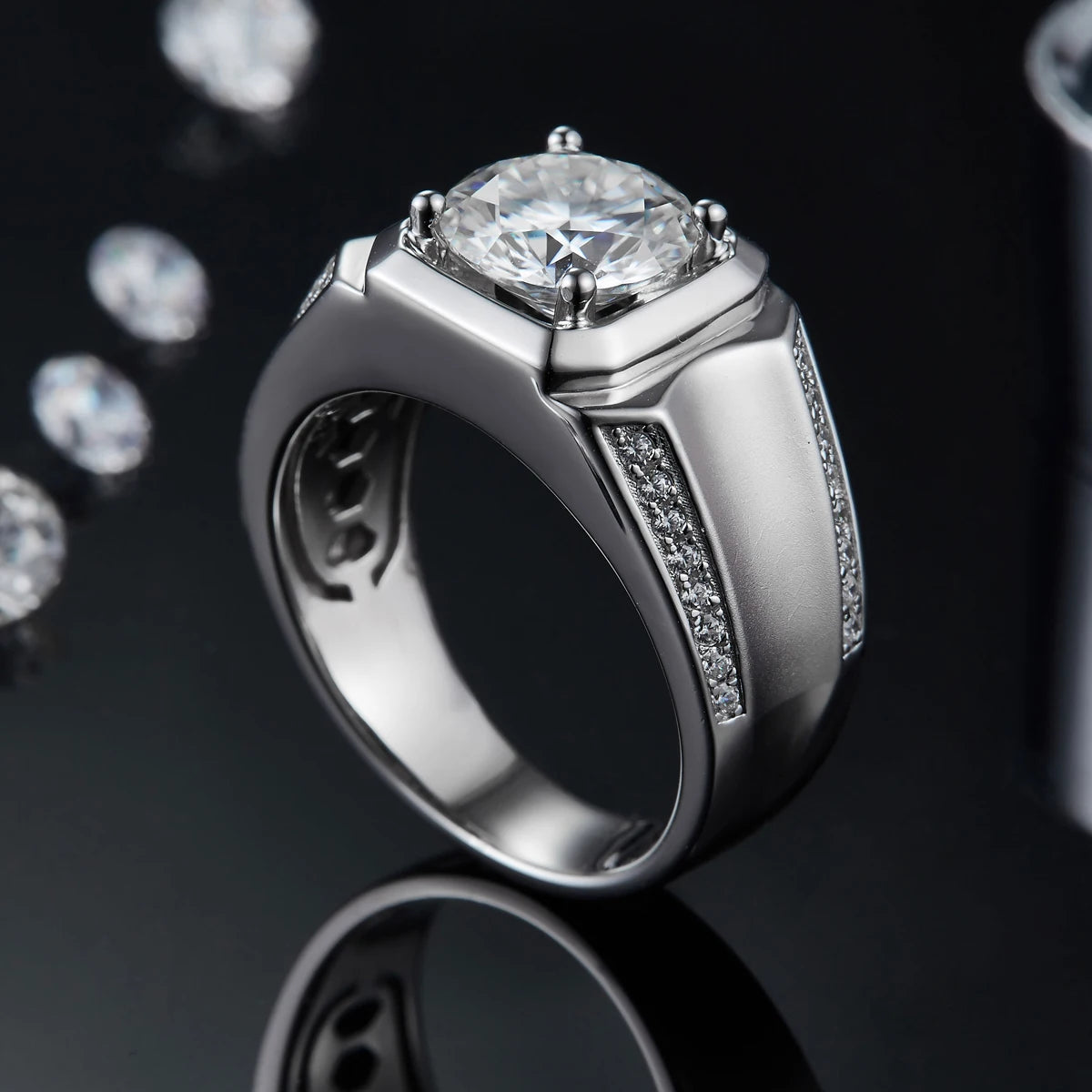 Anillo de plata esterlina con moissanita para hombre