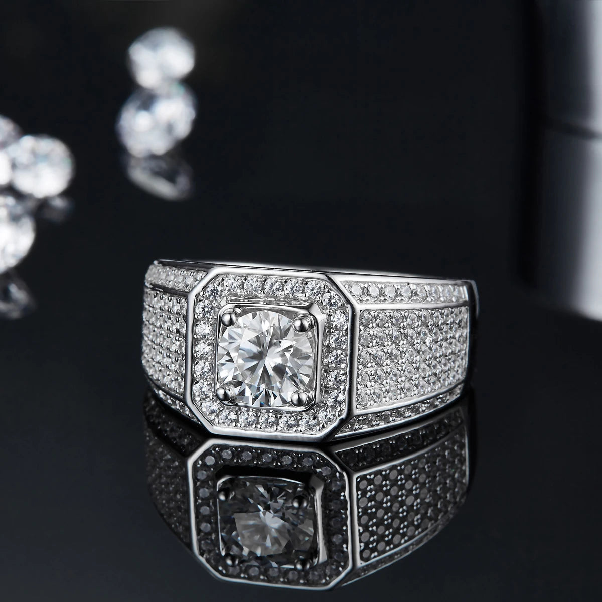 Anillo de plata esterlina con pavé de moissanita para hombre