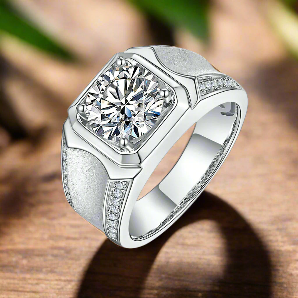 Anillo de plata esterlina con moissanita para hombre