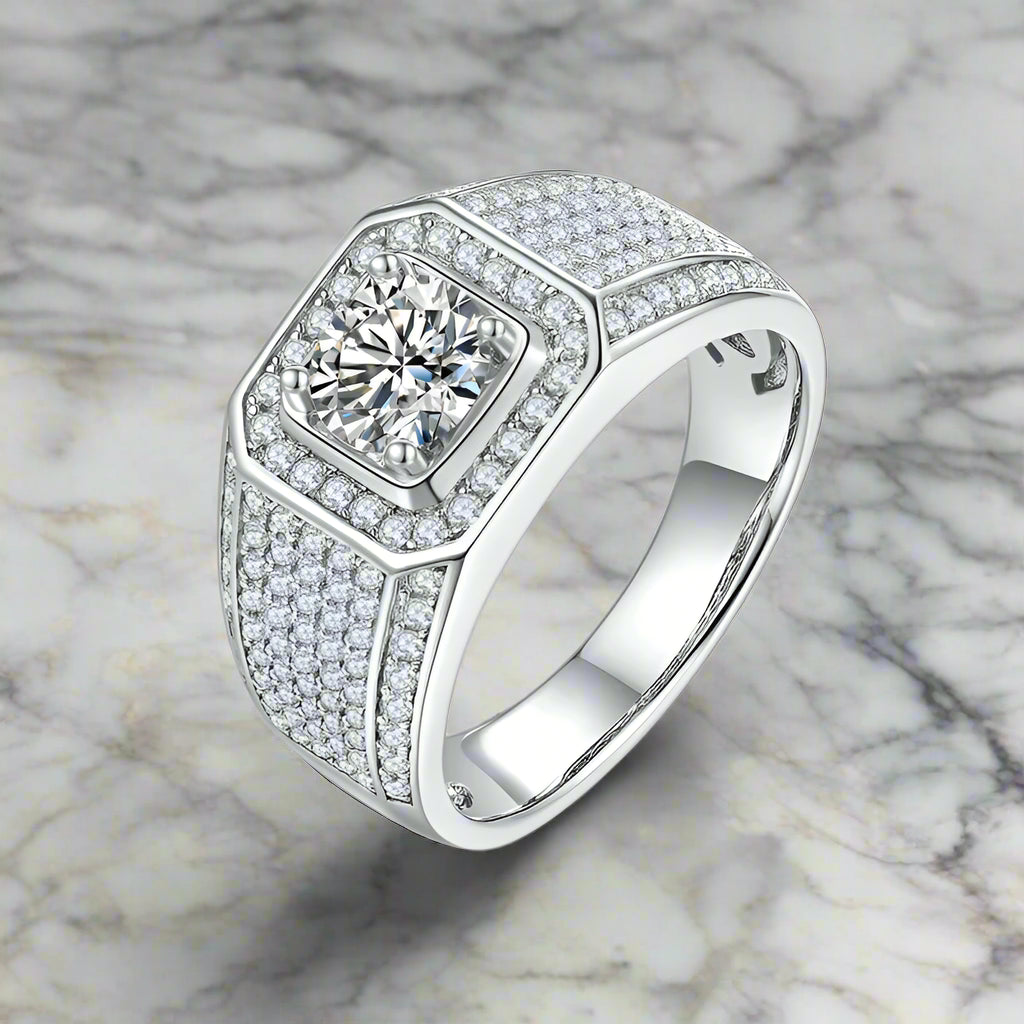 Anillo de plata esterlina con pavé de moissanita para hombre