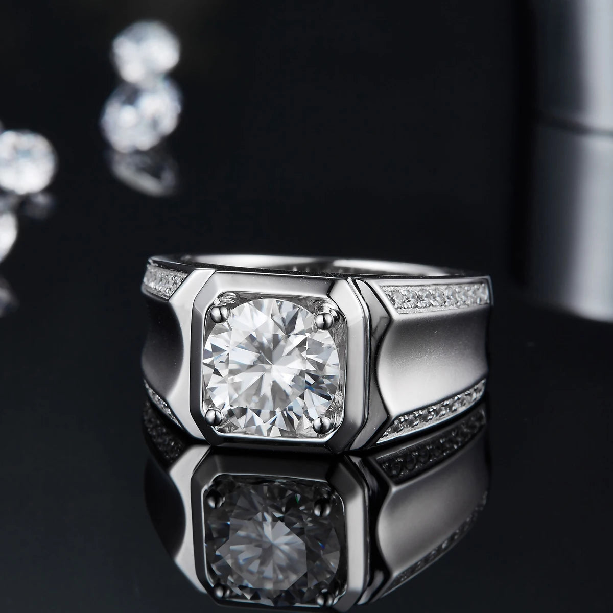 Anillo de plata esterlina con moissanita para hombre