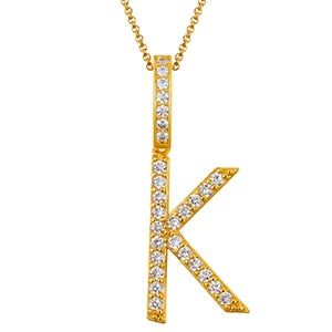 Collar con colgante inicial de moissanita en plata de ley bañada en oro