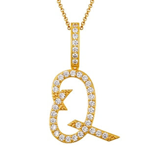Collar con colgante inicial de moissanita en plata de ley bañada en oro