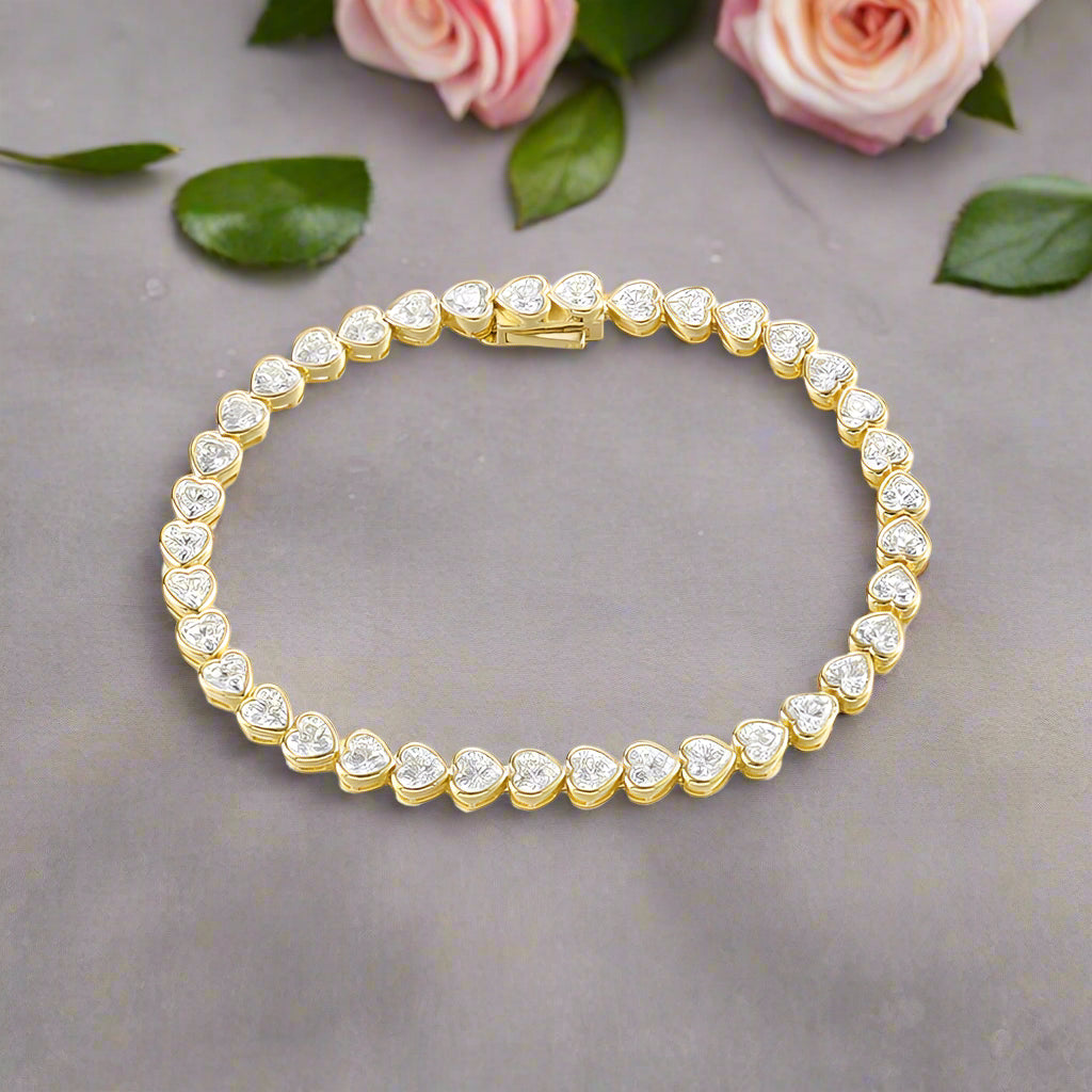Pulsera de tenis con bisel de moissanita de 4 mm en forma de corazón en plata de ley chapada en oro de 14 quilates