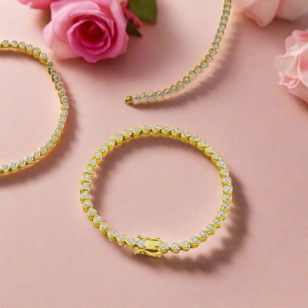 Pulsera de tenis con bisel de moissanita de 3 mm en forma de corazón en plata de ley chapada en oro de 14 quilates
