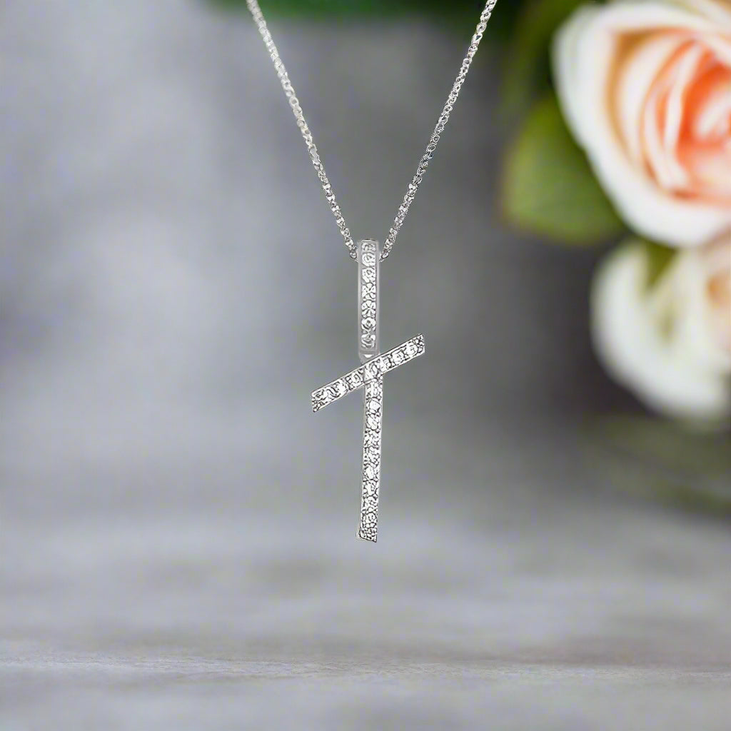 Collier avec pendentif initial en moissanite et argent sterling