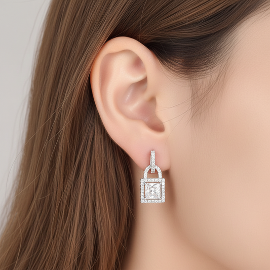 Aretes colgantes de diamantes simulados con llave de 1 quilate en plata de ley